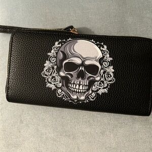 Black Skull Design Women's Wristlet Wallet